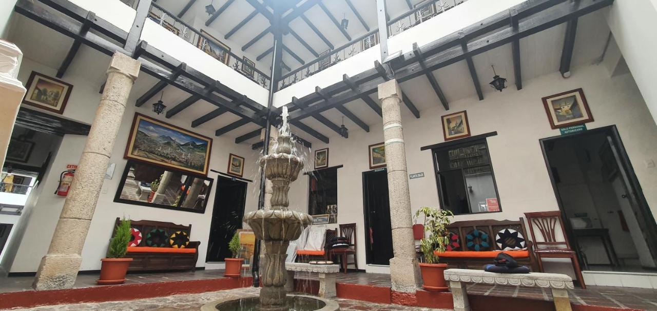 Hostal Flores Quito Exterior photo