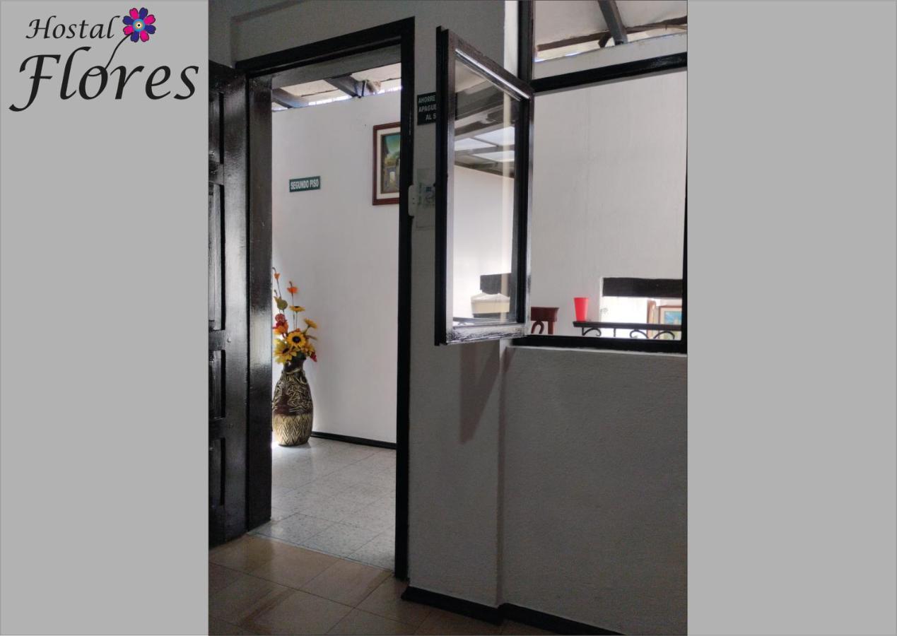 Hostal Flores Quito Exterior photo
